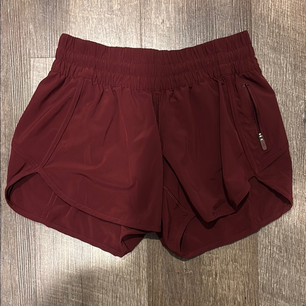 Lululemon Track That short, size 6